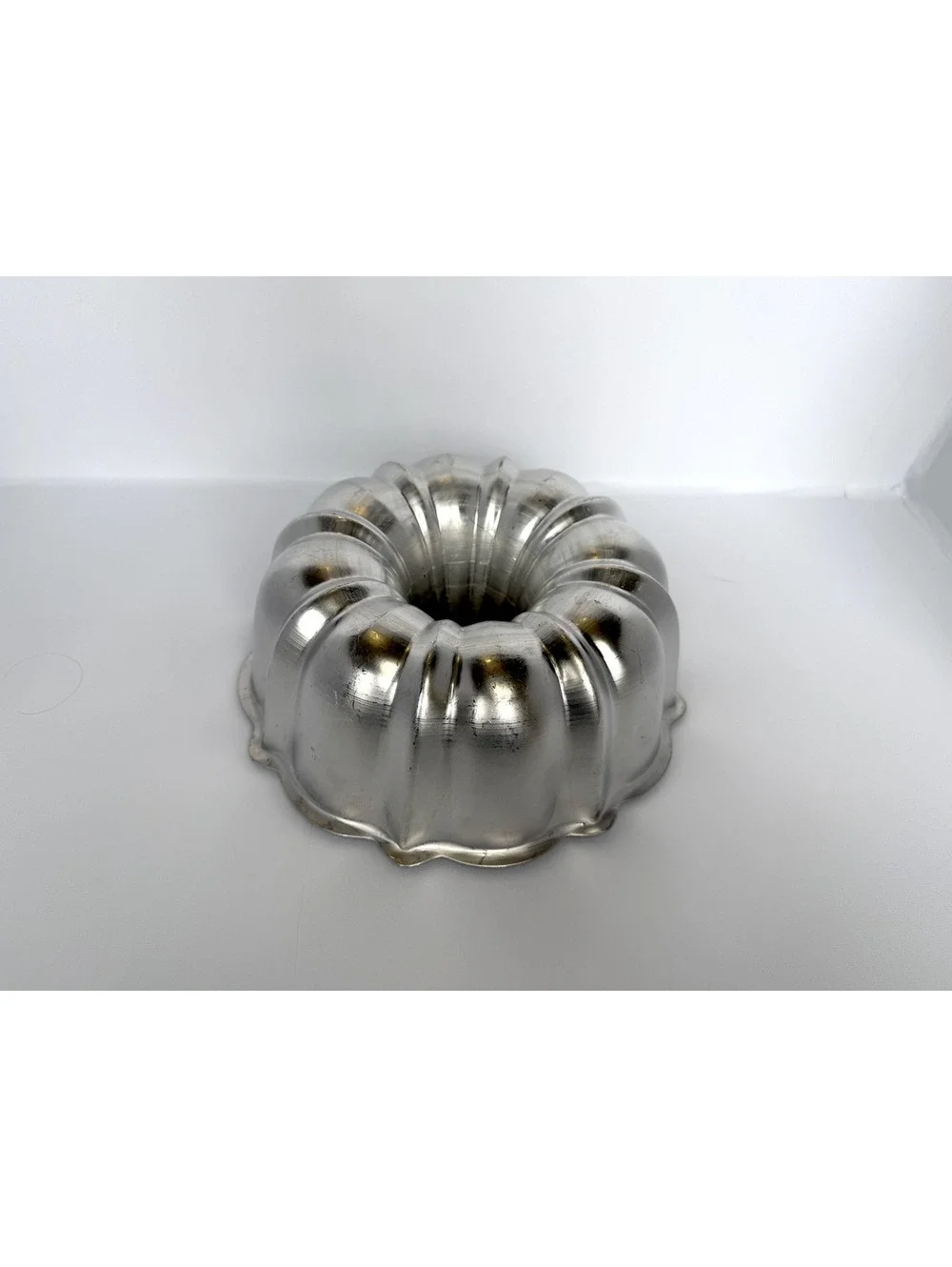 Vintage Bundt Cake Pan with Non-Stick Interior
